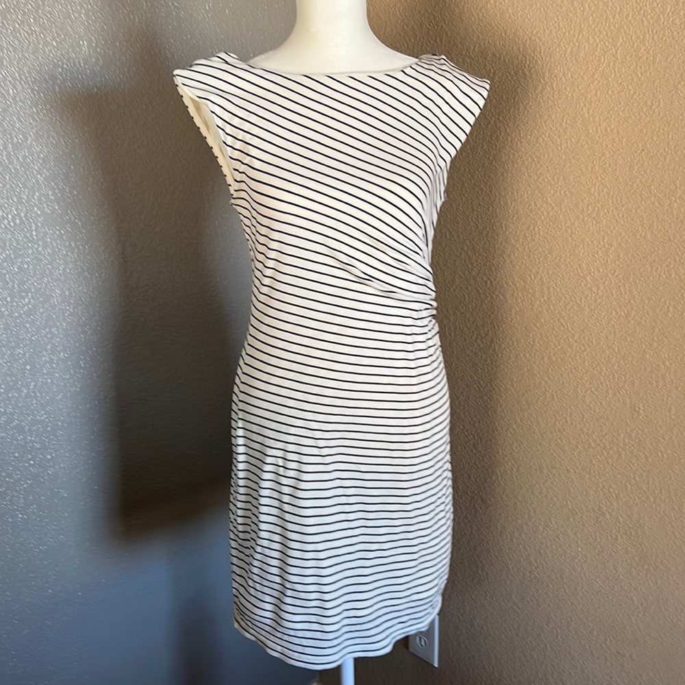 Anne Taylor LOFT  capped sleeve striped dress - size MP
